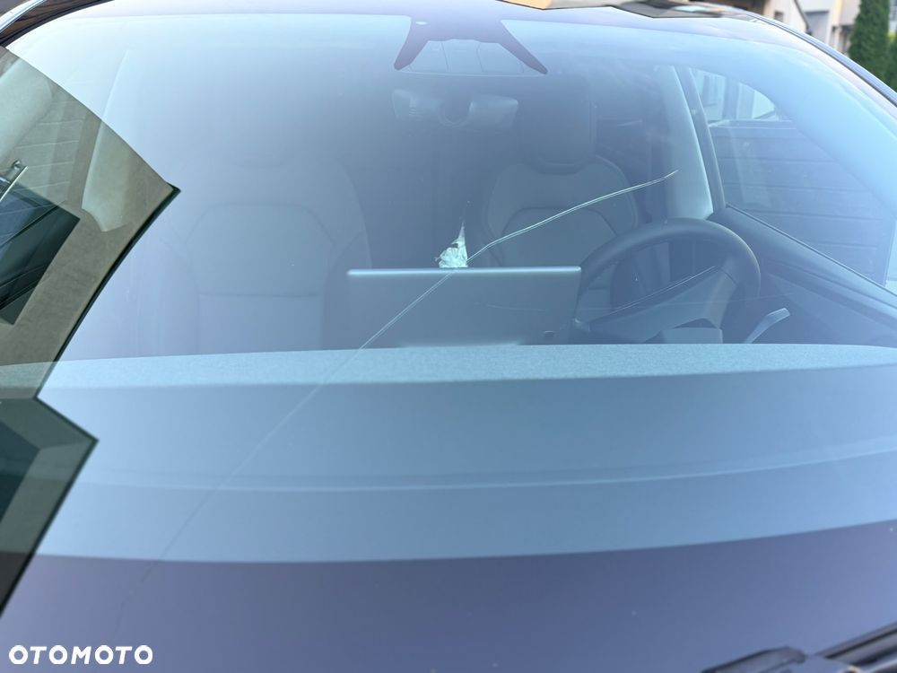 Tesla Model Y Long Range AWD - 30