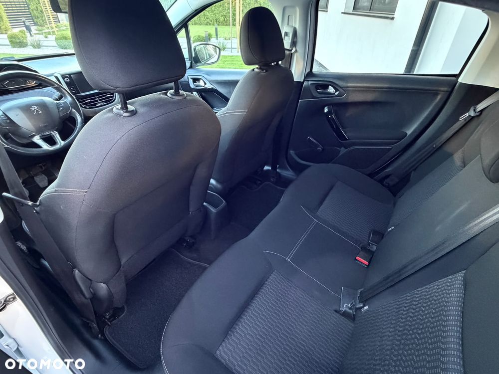 Peugeot 208 1.2 PureTech Style - 9