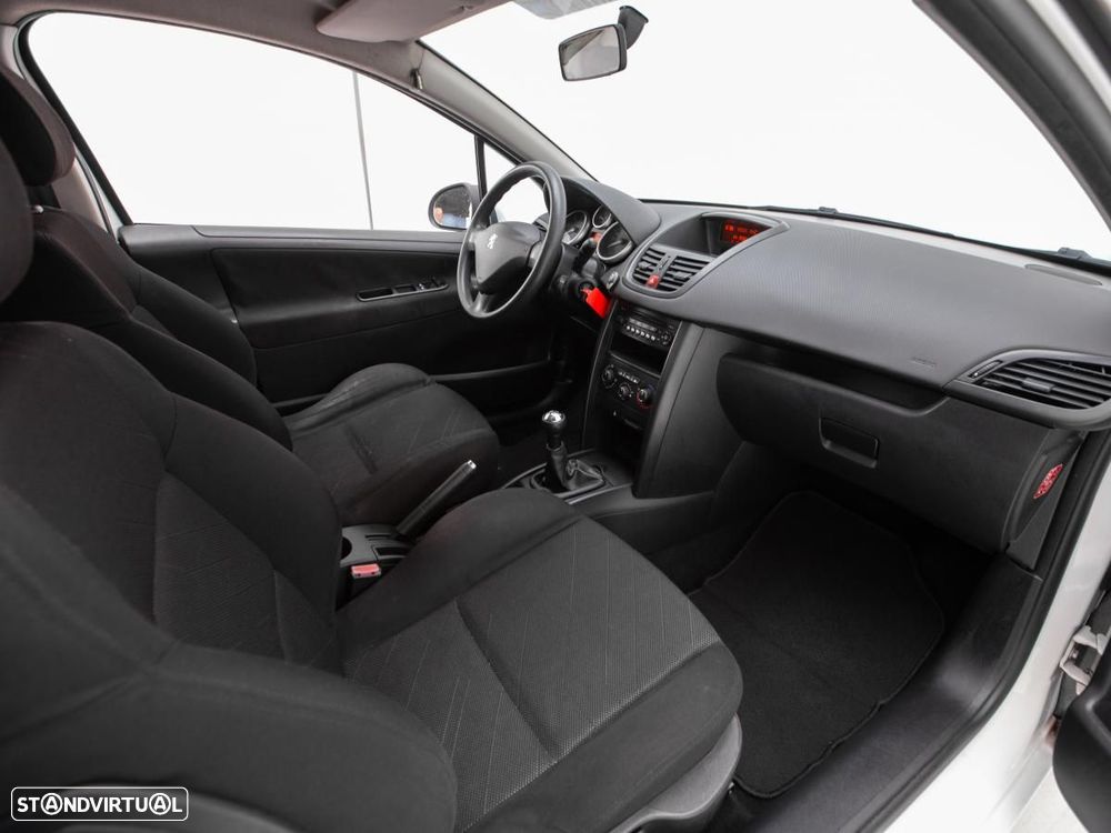 Peugeot 207 - 9