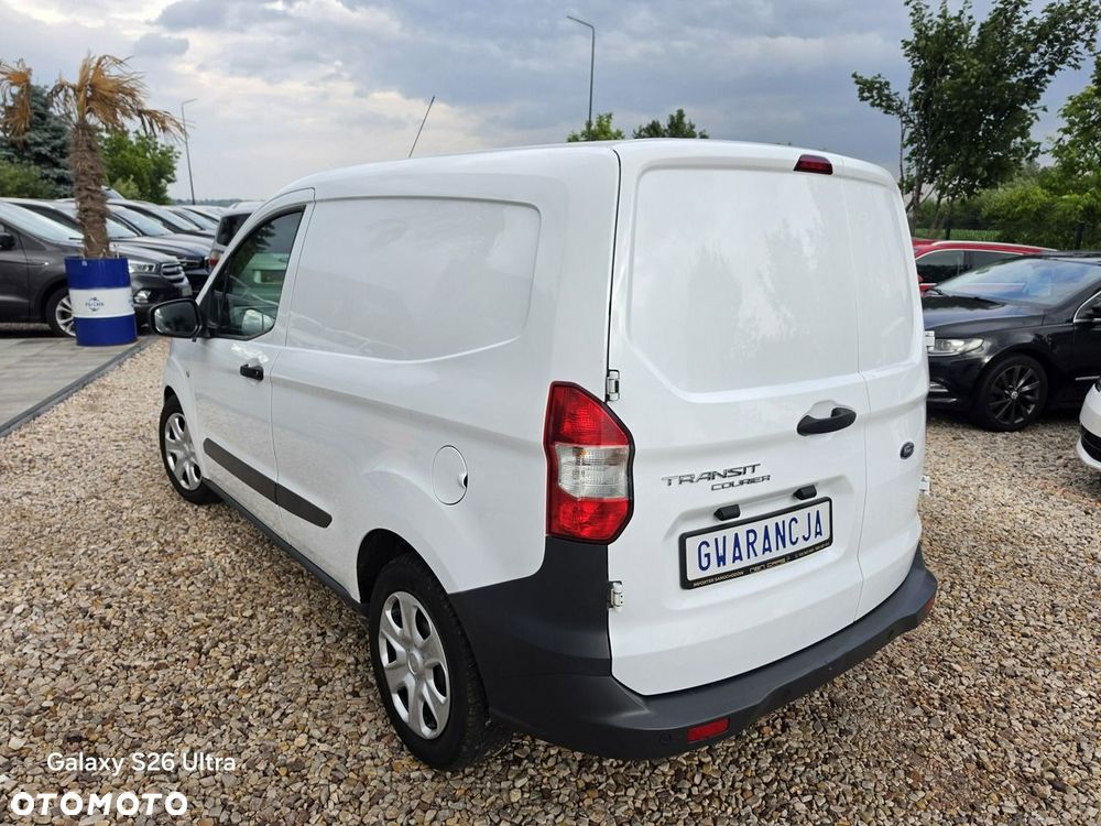 Ford Transit Courier - 21