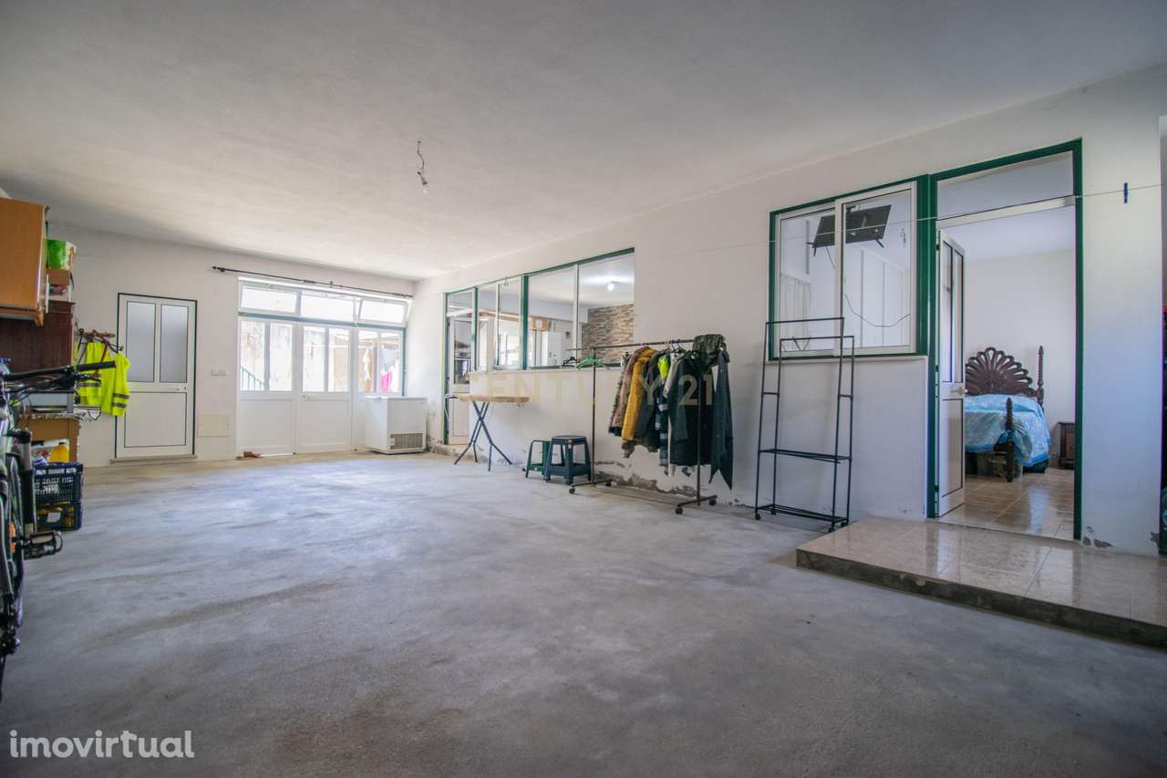 Moradia T2 com sótão, localizada no centro da Vila do Paião - Grande imagem: 3/36