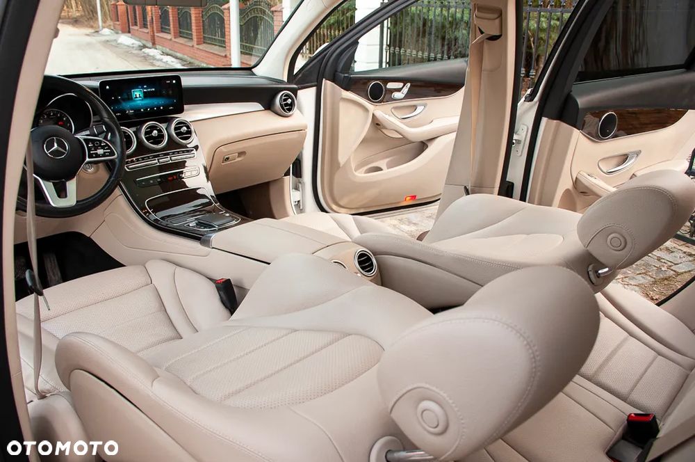 Mercedes-Benz GLC 300 4Matic 9G-TRONIC AMG Line - 31
