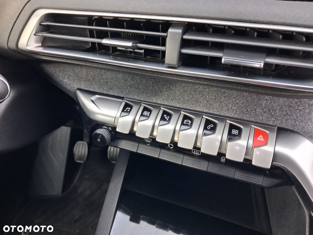 Peugeot 3008 PureTech 130 Stop & Start GPF Allure Business-Paket - 25