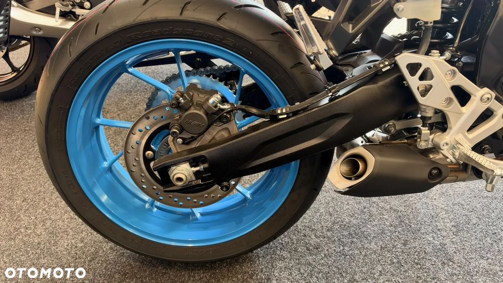 Suzuki GSX-R - 32