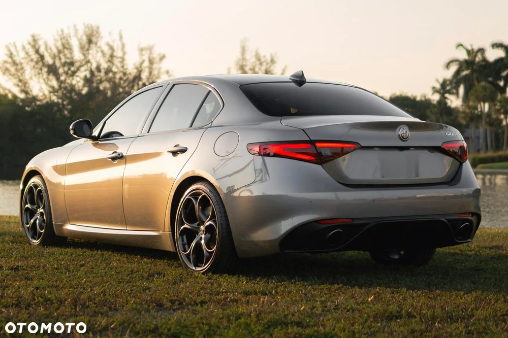 Alfa Romeo Giulia 2.0 Turbo 16V AT8-Q4 Veloce Ti - 8