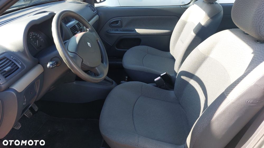 Renault Clio - 10