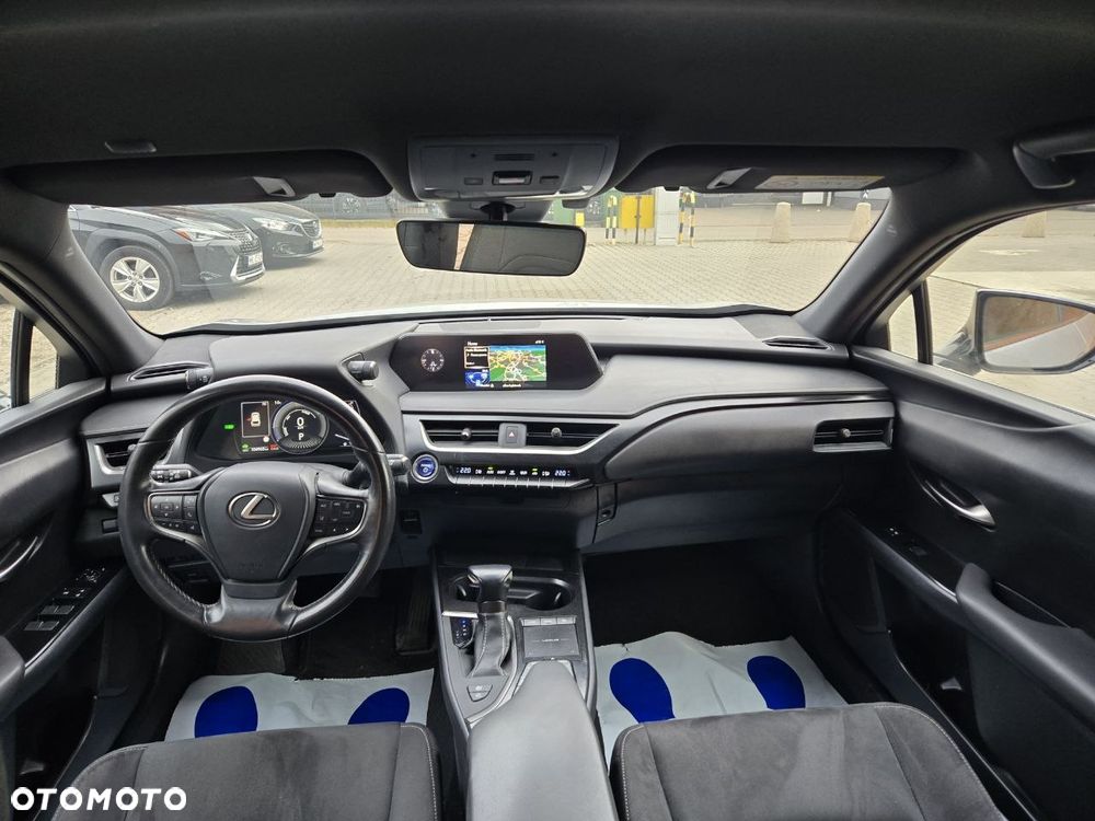 Lexus UX 250h - 10