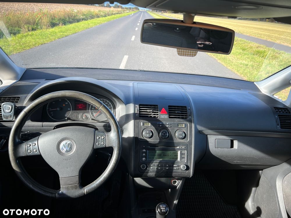 Volkswagen Touran 1.9 TDI Highline - 9