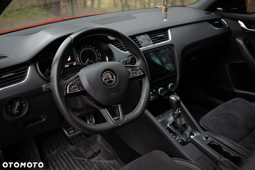 Skoda Octavia 2.0 TSI RS Challenge 245 DSG - 12