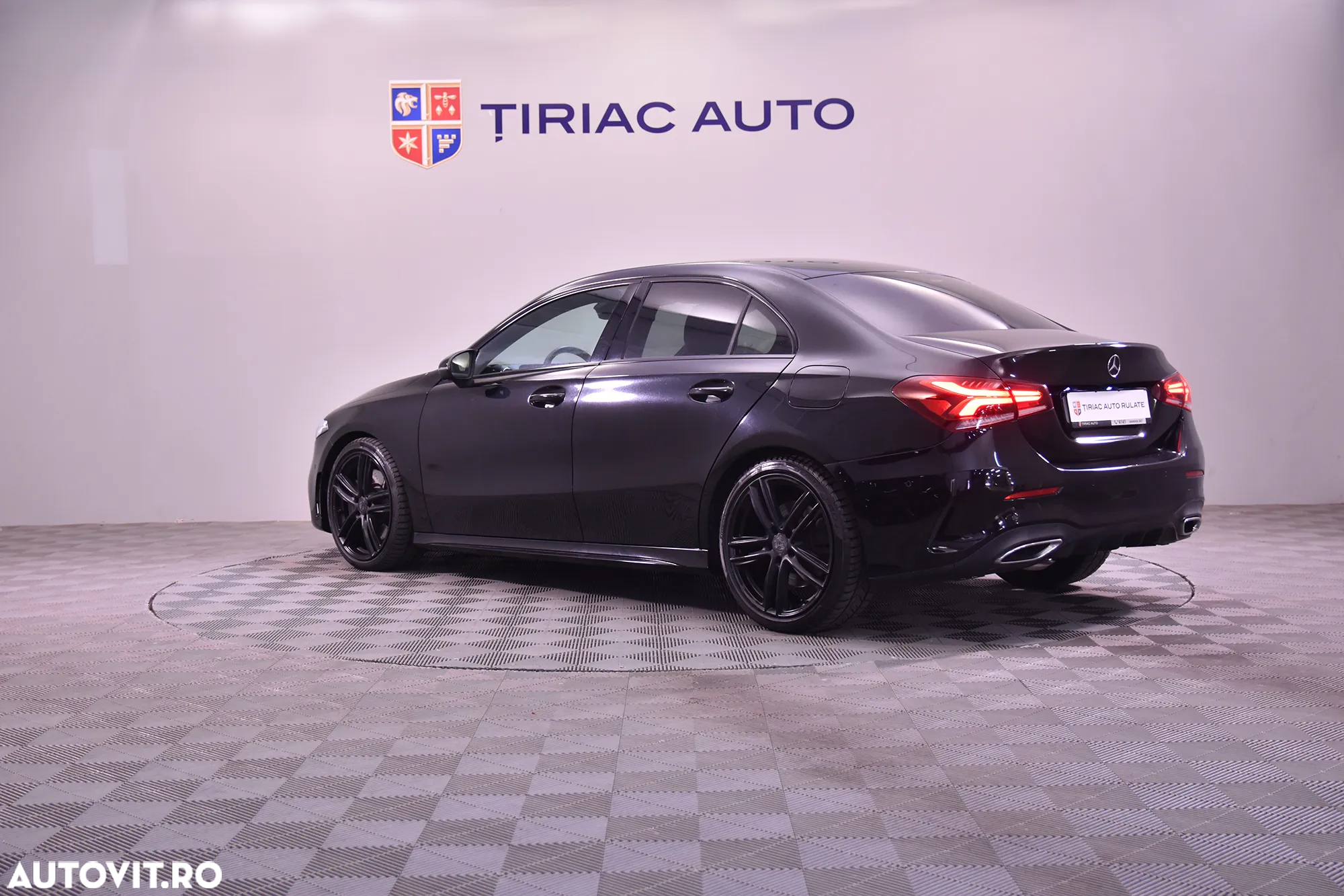 Mercedes-Benz A 250 4Matic 7G-DCT AMG Line - 3