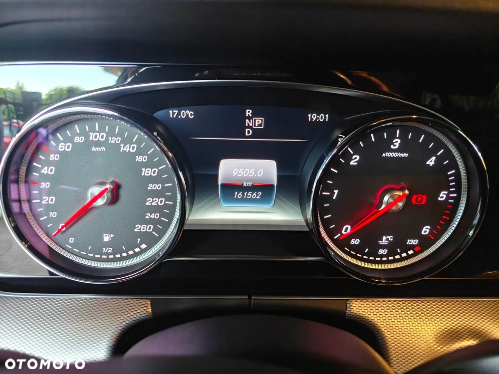 Mercedes-Benz Klasa E 220 d 4-Matic 9G-TRONIC - 8