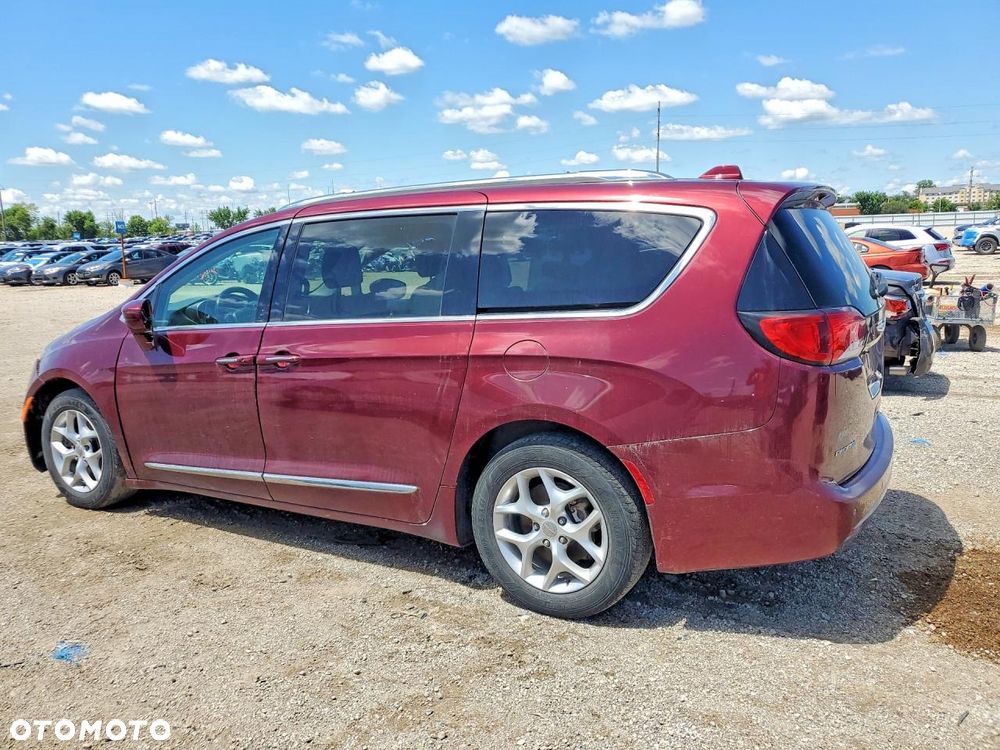 Chrysler Pacifica - 2