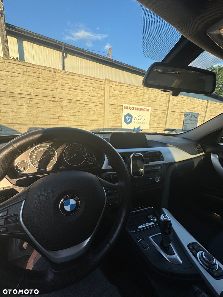 BMW Seria 3 320i - 10