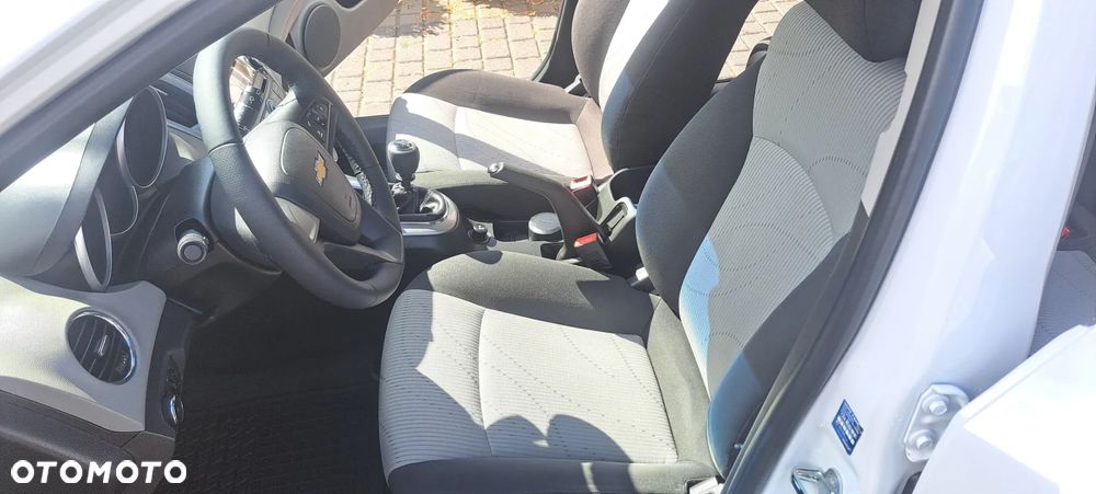 Chevrolet Cruze Station Wagon 1.6 LS+ - 23