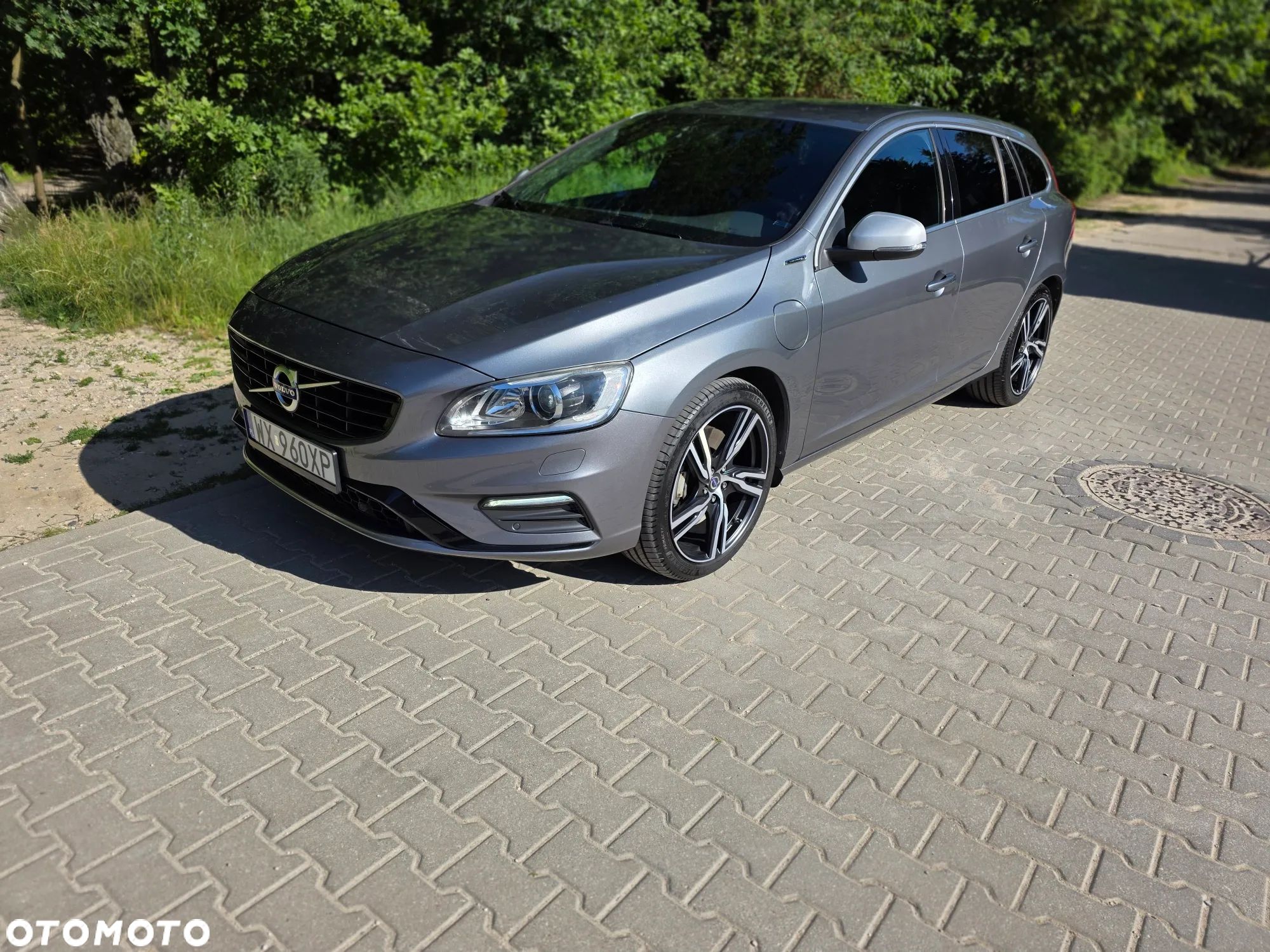 Volvo V60 D6 AWD Plug-in Hybrid Summum - 1