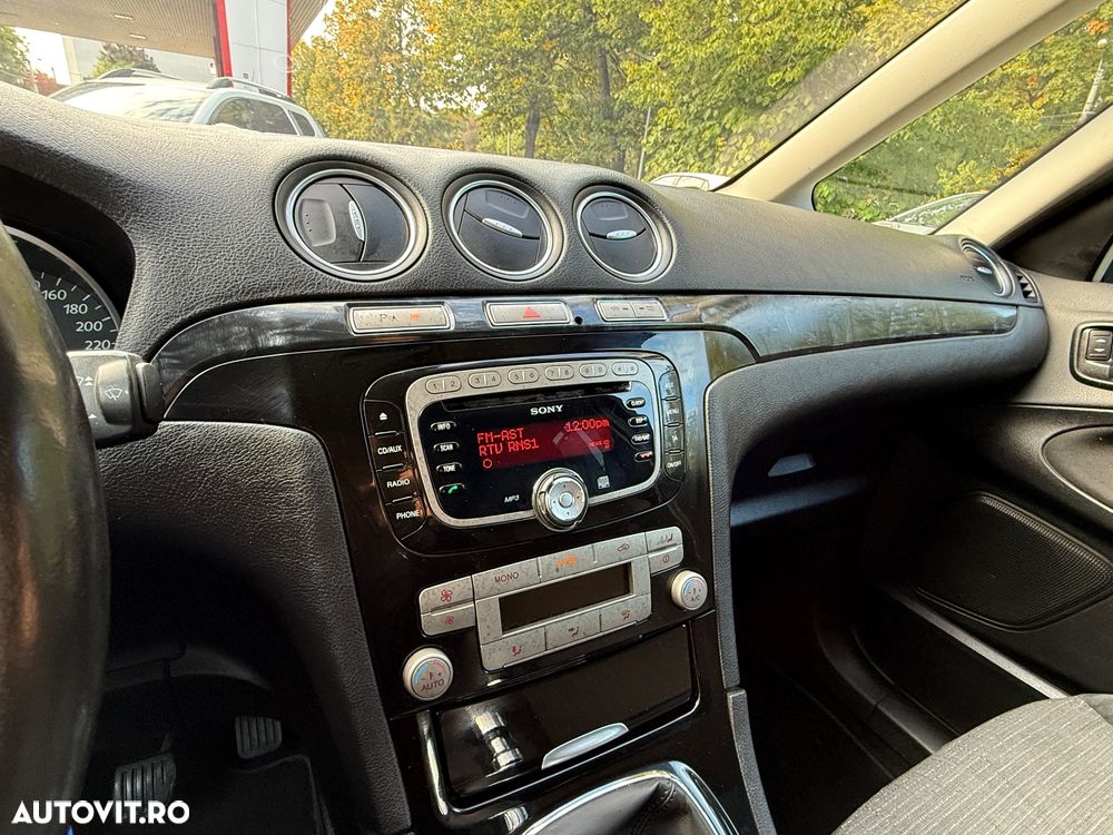 Ford Galaxy 2.0 TDCi Ghia - 19