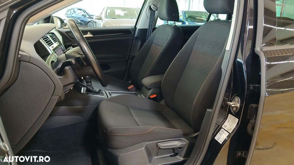 Volkswagen Golf - 12