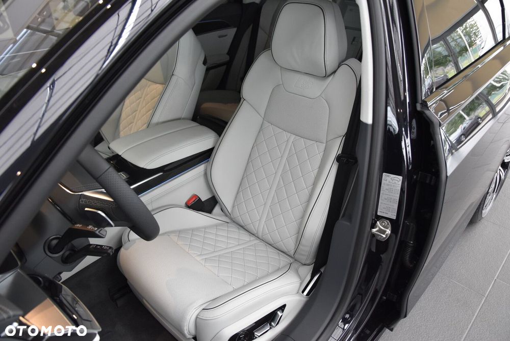 Audi S8 - 11