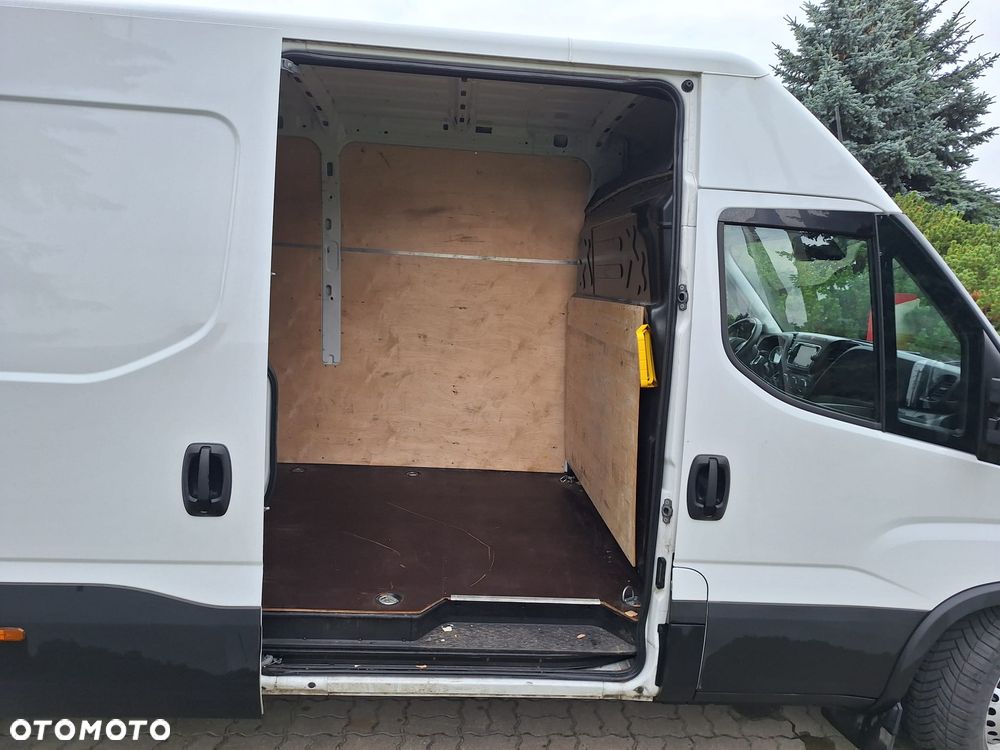 Iveco Daily 35S18 HiMatic furgon 16m blaszak automat FV23% MAXI 8HP - 20