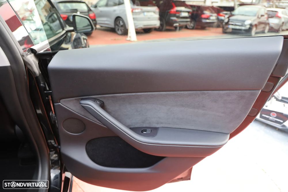 Tesla Model Y Performance Tração Integral - 16