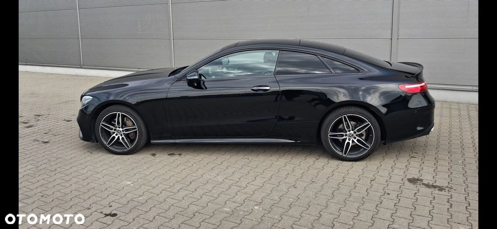 Mercedes-Benz Klasa E 220 d 4Matic 9G-TRONIC AMG Line - 4