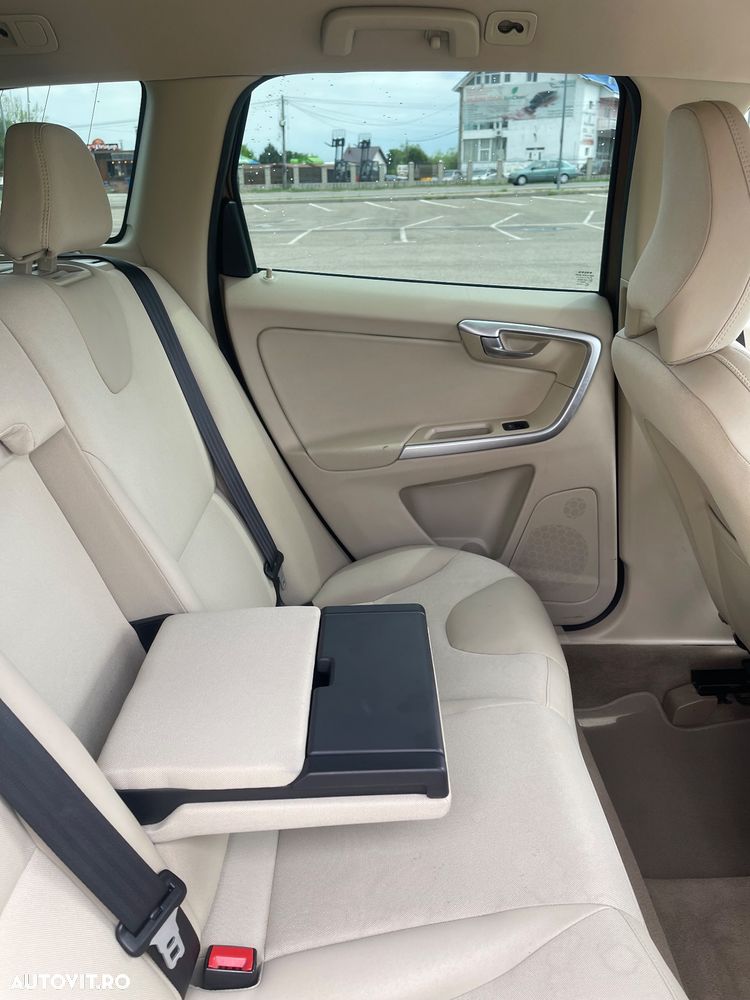 Volvo XC 60 D3 AWD Momentum - 16