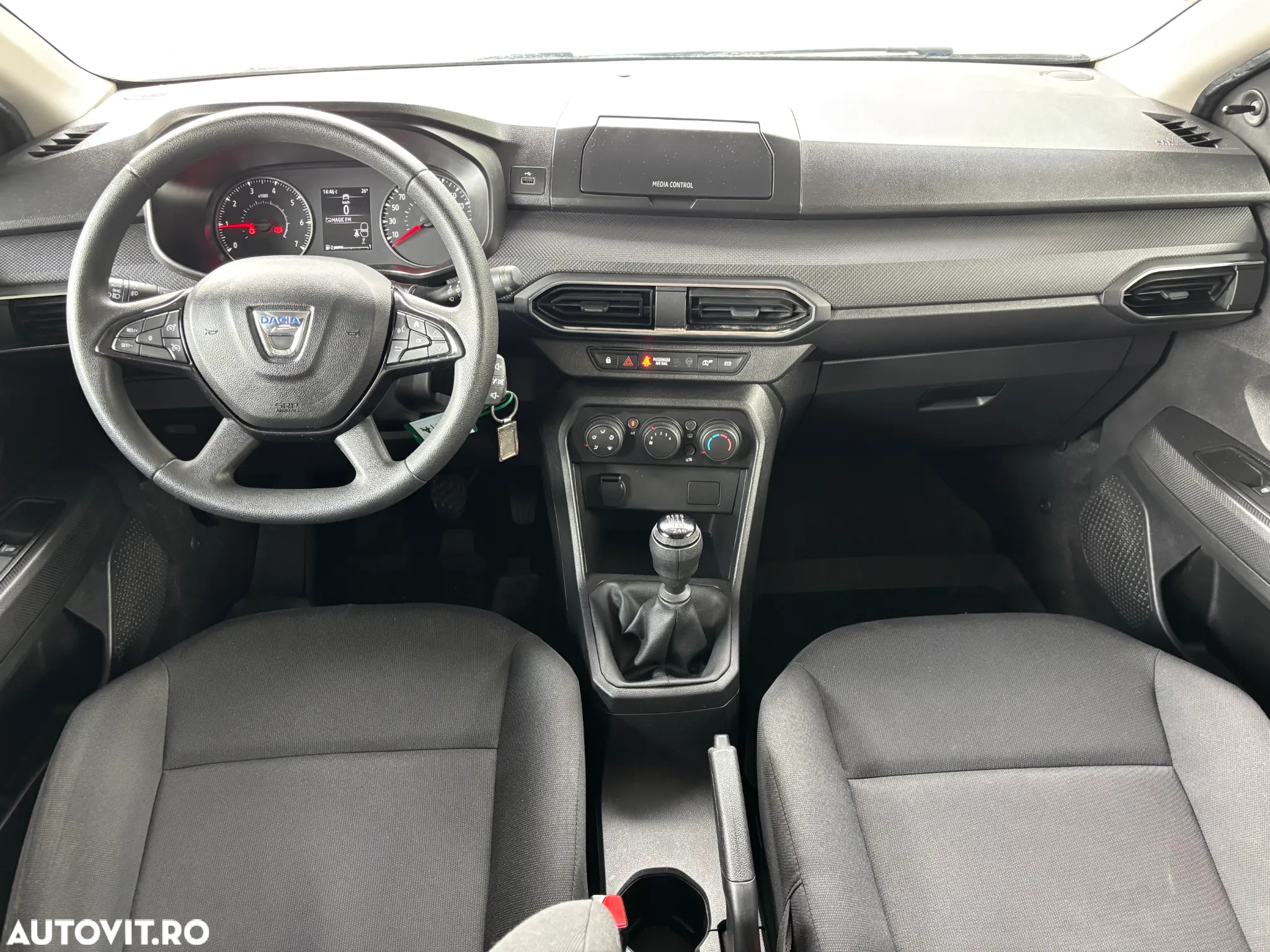 Dacia Logan TCe 90 Essential - 5