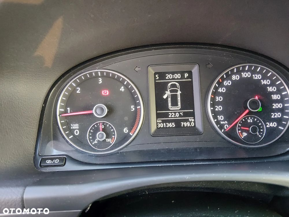 Volkswagen Touran 2.0 TDI DPF BlueMotion Technology DSG Comfortline - 9