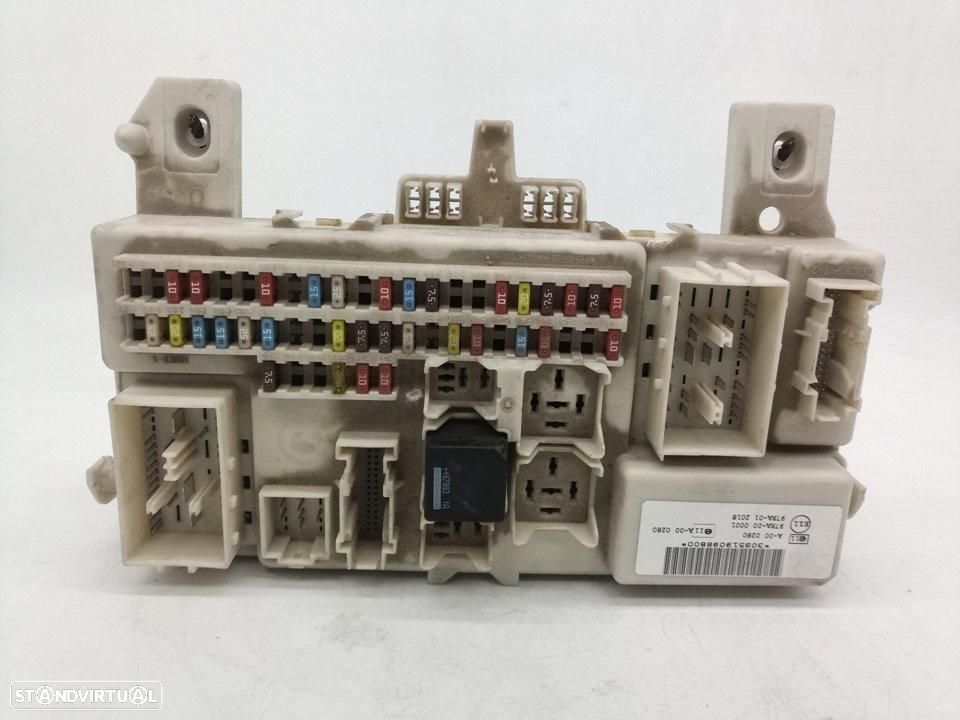 CAIXA DE RELES FUSÍVEIS FORD FOCUS BERLINA CAP - 1
