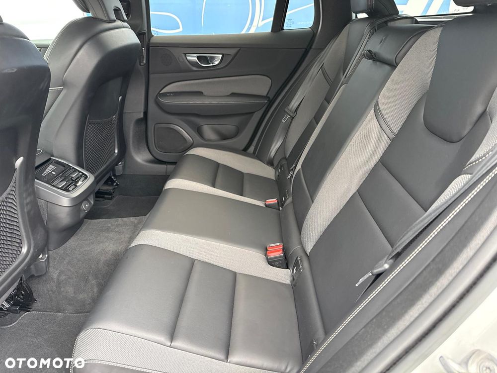 Volvo V60 B3 B Essential - 14