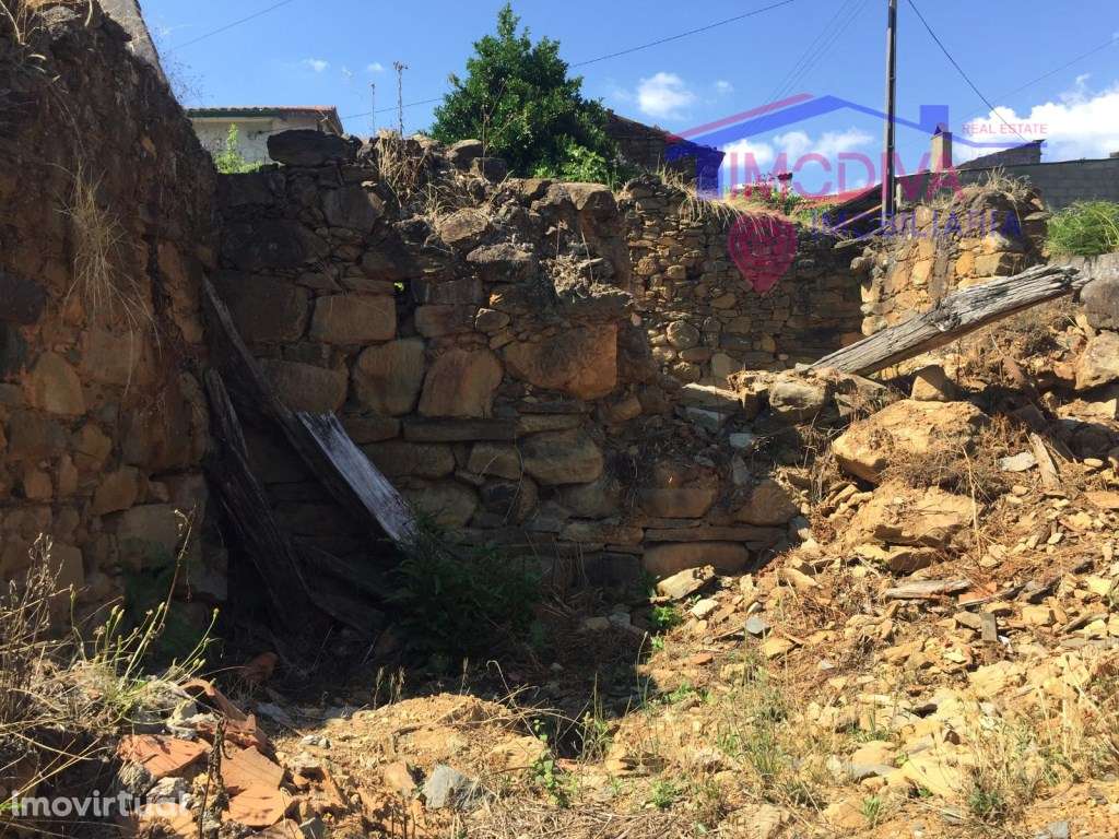 Casa de pedra para restaurar - Grande imagem: 3/7