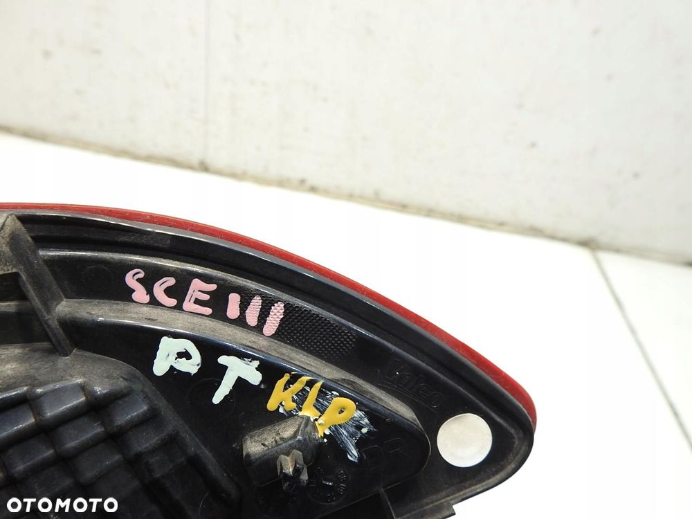 LAMPA KLAPY PRAWY TYŁ RENAULT SCENIC III 265550018R - 2