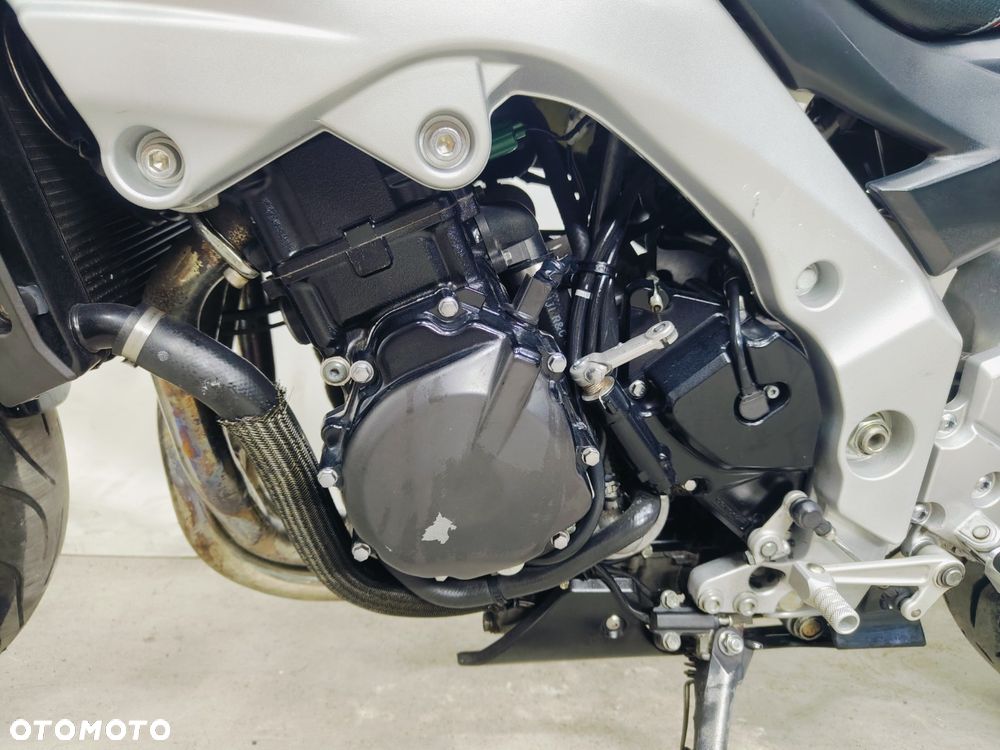 Suzuki GSR - 21