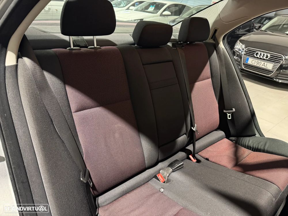 Mercedes-Benz C 180 CDI DPF (BlueEFFICIENCY) Elegance - 23