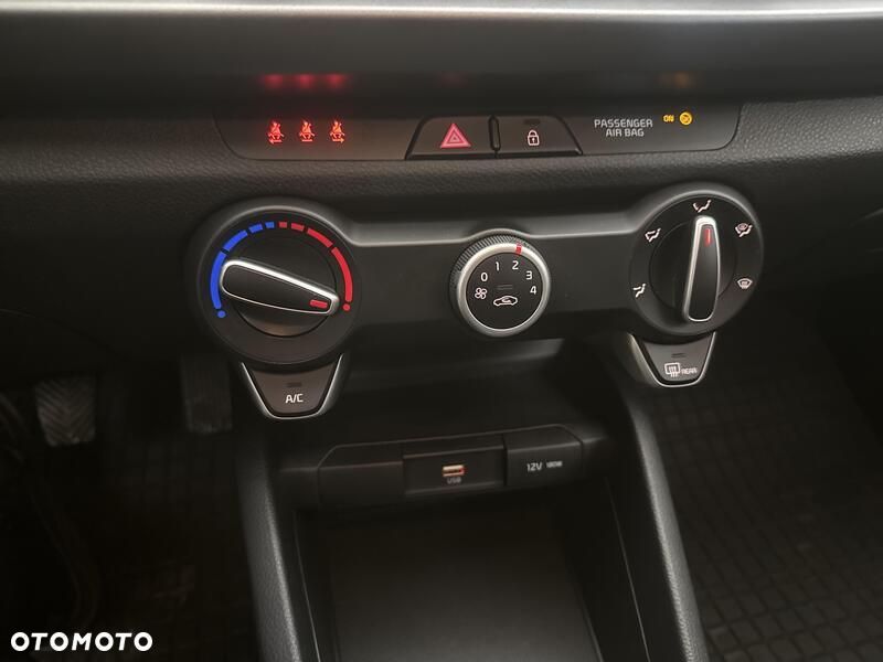 Kia Rio - 16