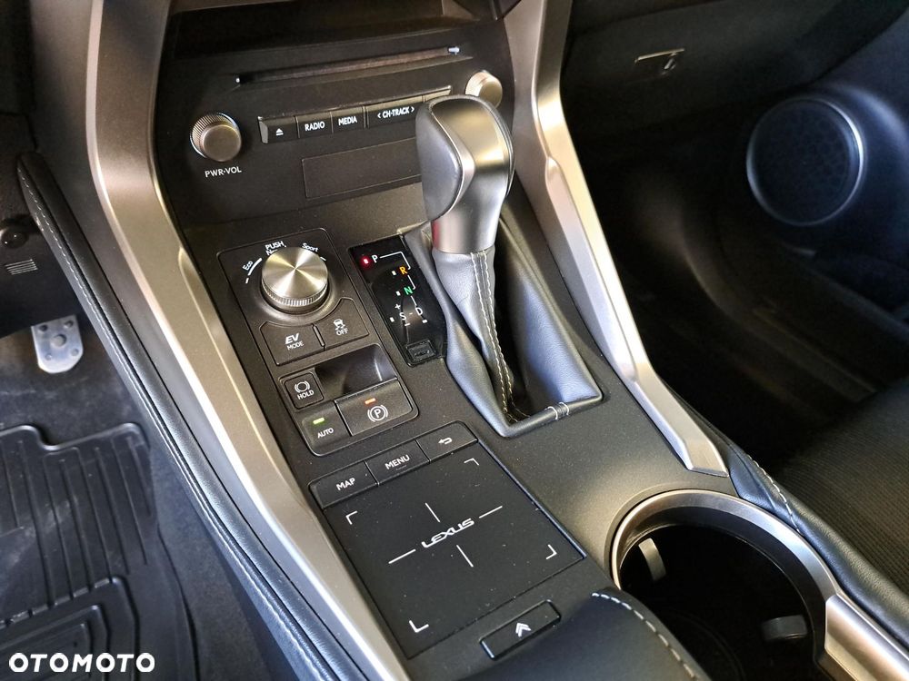 Lexus NX 300h Business Edition AWD - 28