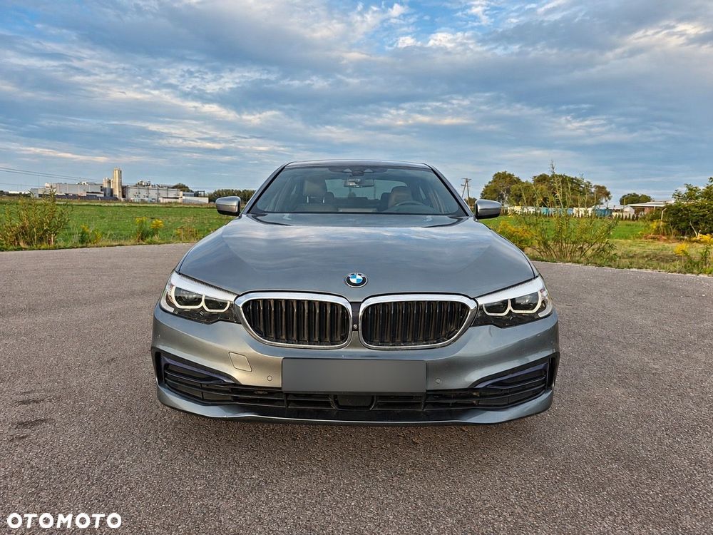 BMW Seria 5 530i GPF xDrive Sport Line sport - 9