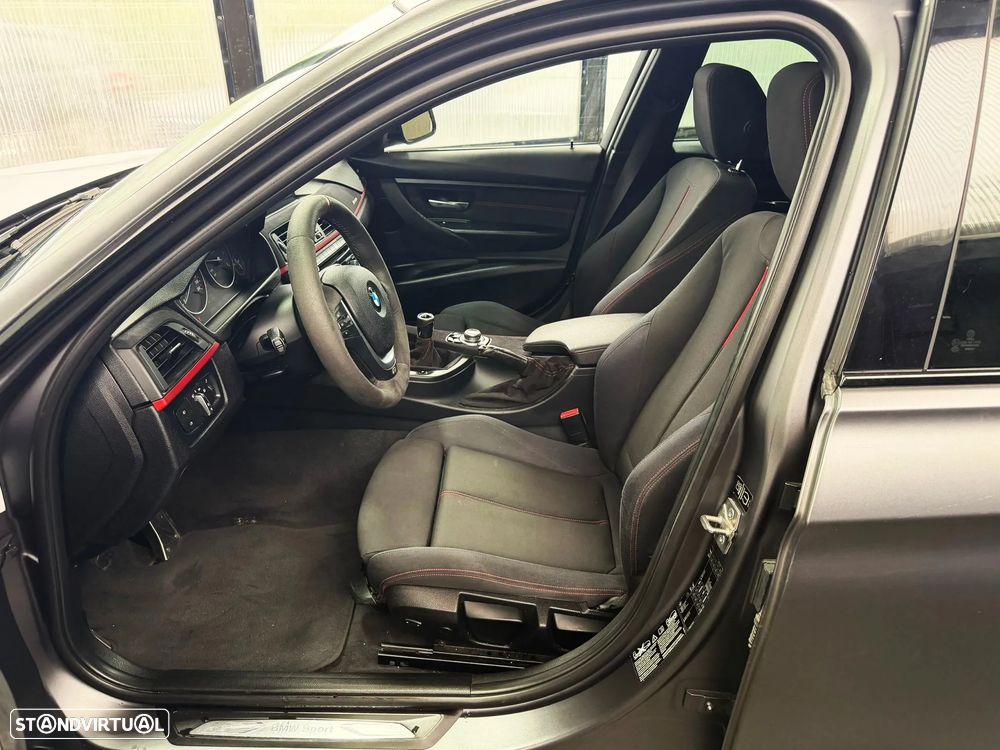 BMW 320 d xDrive Sport Line - 14