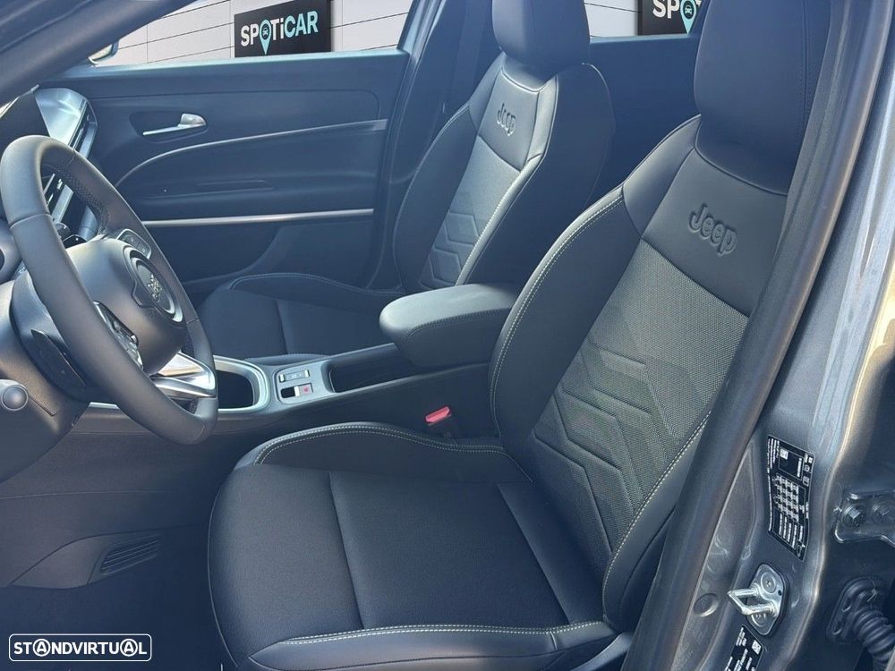 Jeep Avenger 1.2 e-Hybrid Summit DCT - 9