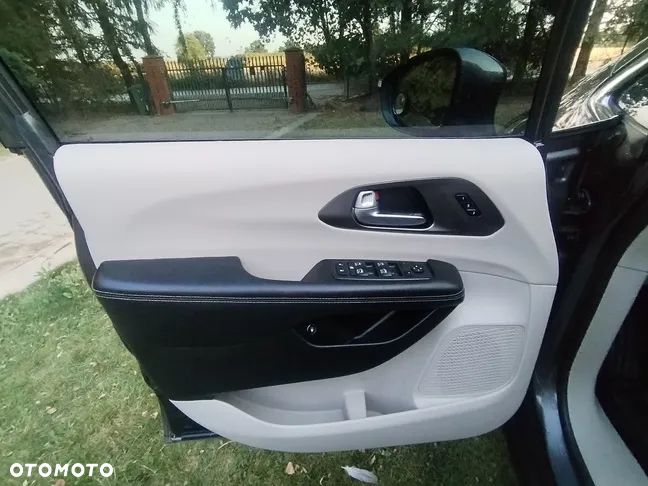 Chrysler Pacifica - 10