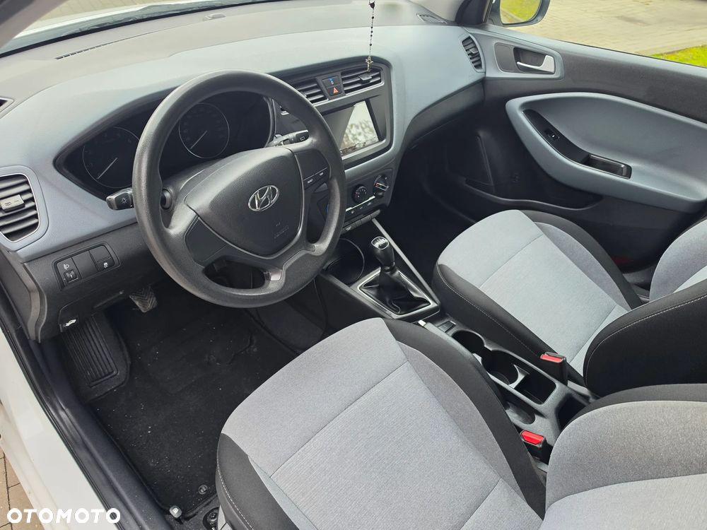 Hyundai i20 - 20