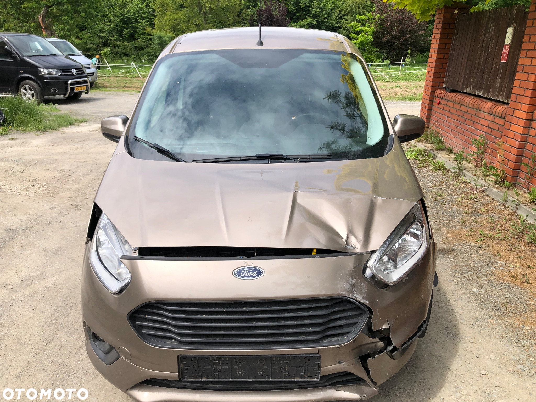 Ford Transit Courier - 12