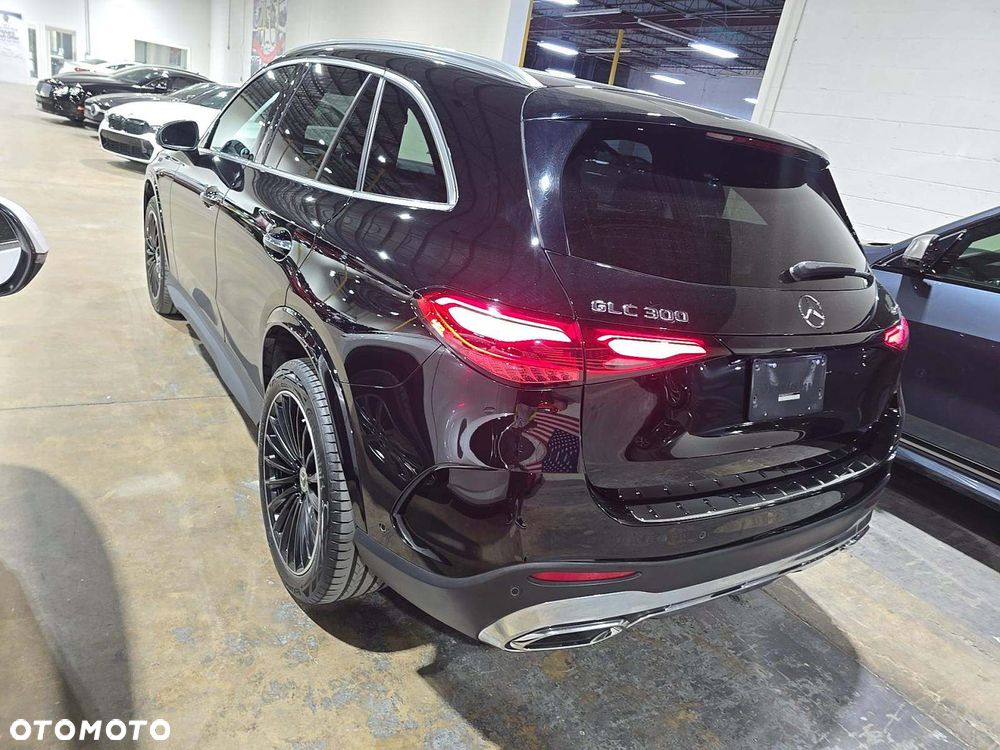 Mercedes-Benz GLC 300 4Matic 9G-TRONIC AMG Line - 3