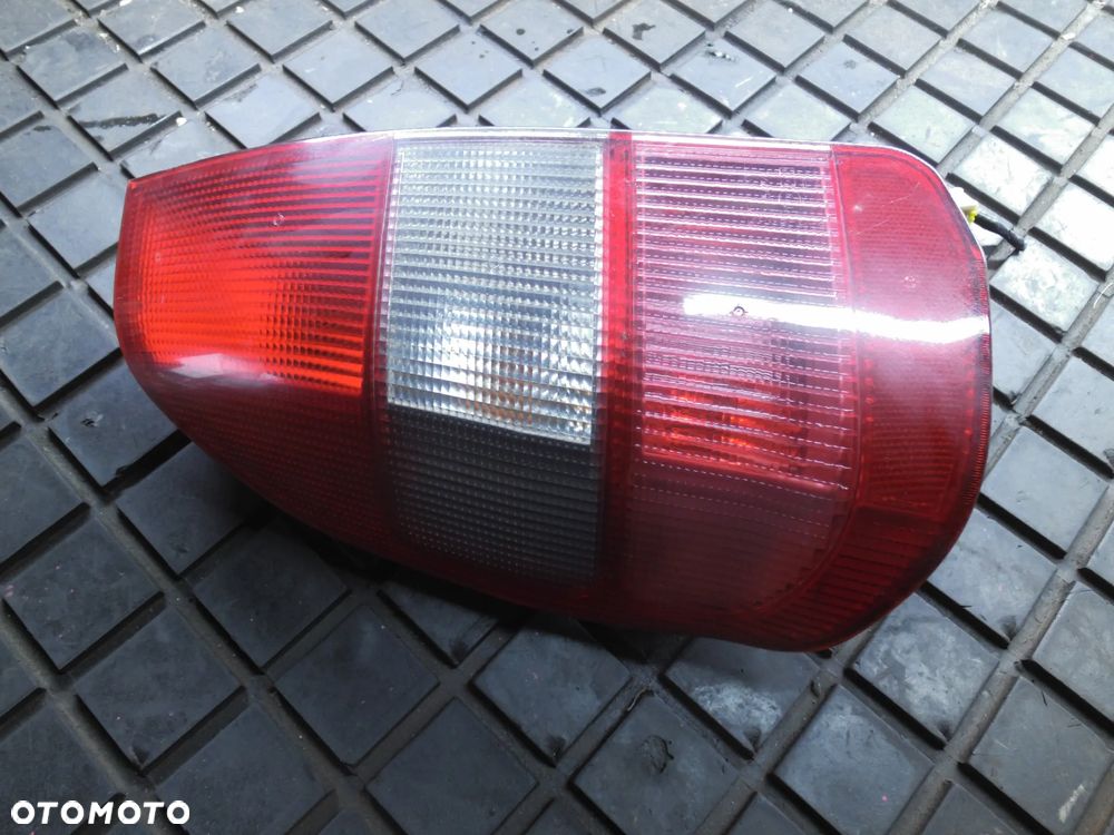 LAMPA LEWA TYLNA TYŁ MITSUBISHI SPACE STAR - 1