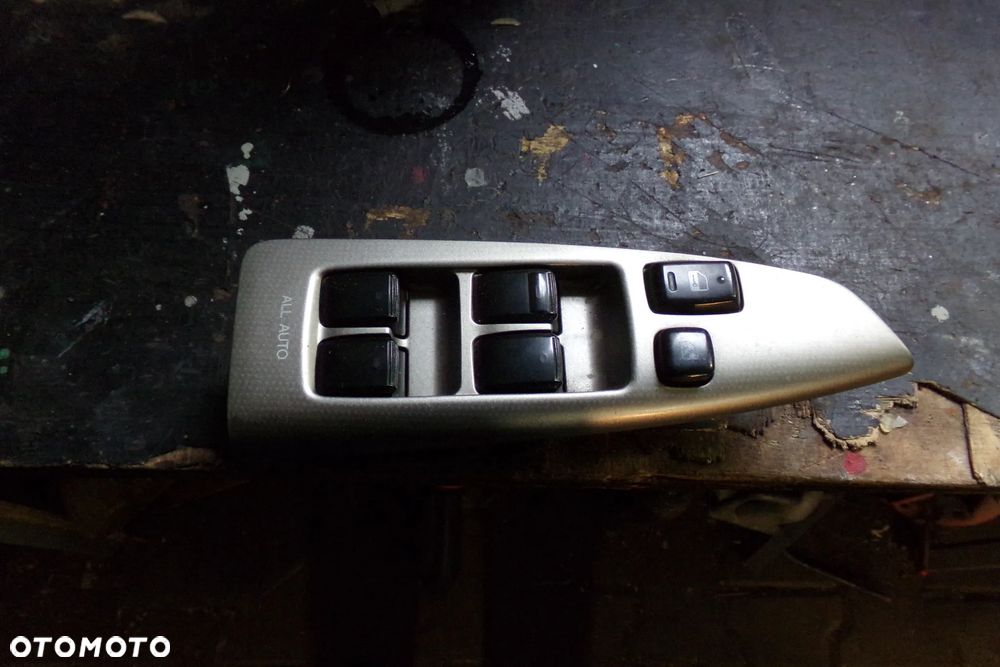 przełącznik sterownik szyb lewy 84040-13080 Toyota Corolla Verso E12