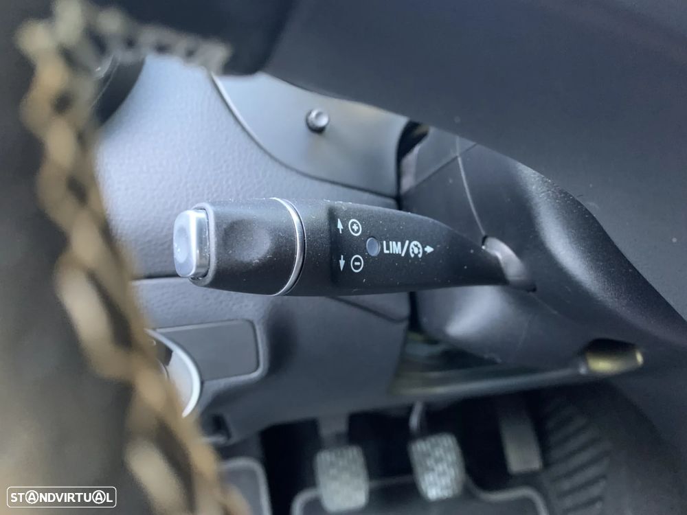 Mercedes-Benz GLA 180 d Urban - 9