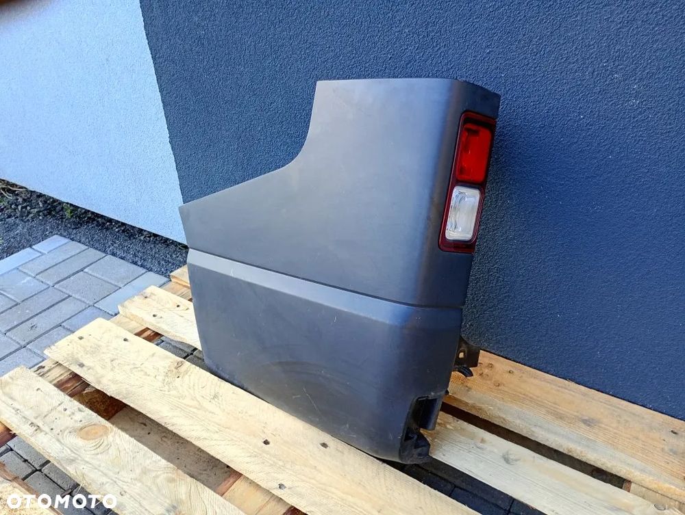 Zderzak Narożnik Lewy Tył Lampa Przeciwmgielna Cofania Renault Trafic III Vivaro B Talento 2014-2021