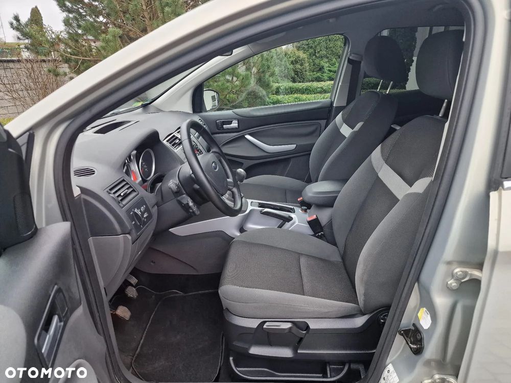 Ford Kuga 2.0 TDCi 2x4 Titanium - 18