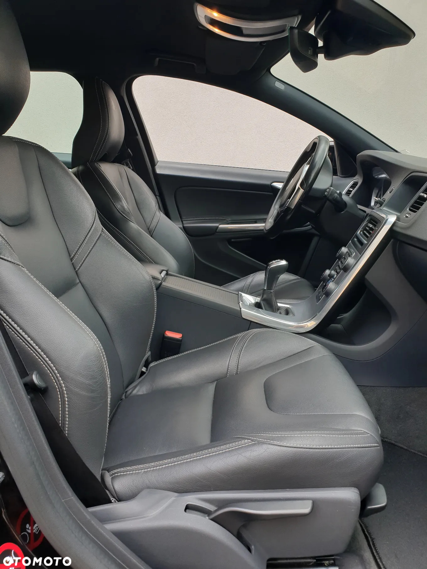 Volvo V60 D4 Summum - 31