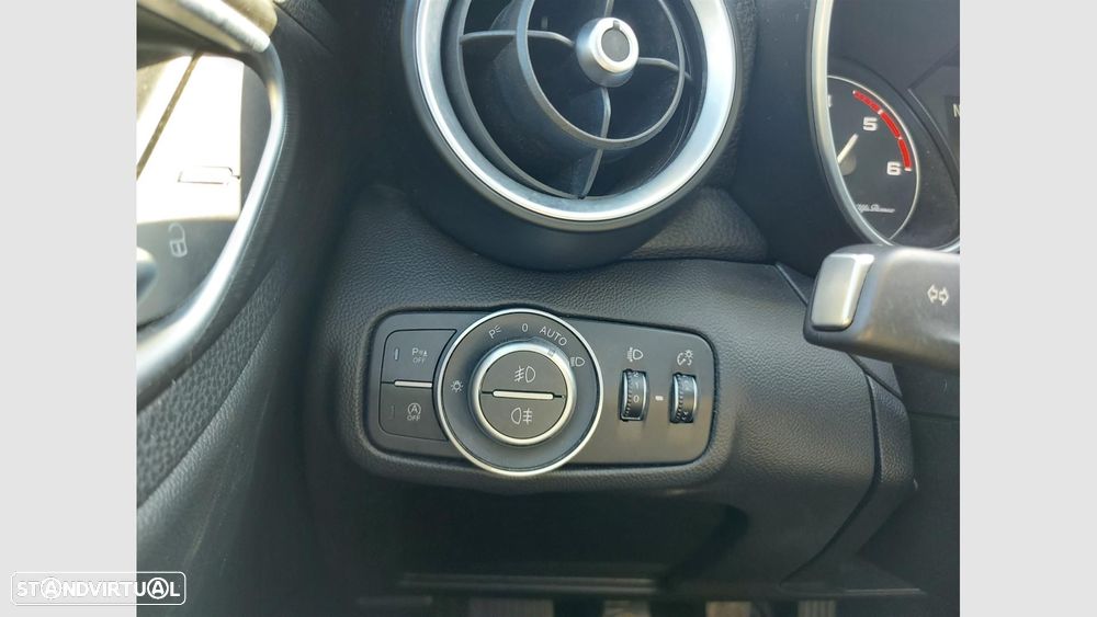 Alfa Romeo Giulia 2.2 D Super - 14